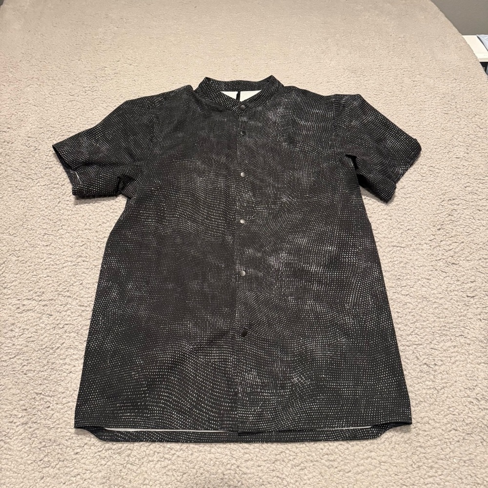 Lululemon Airing Easy Stand Collar Shirt Mens Size M Digital Drift Black Multi - Picture 1 of 10